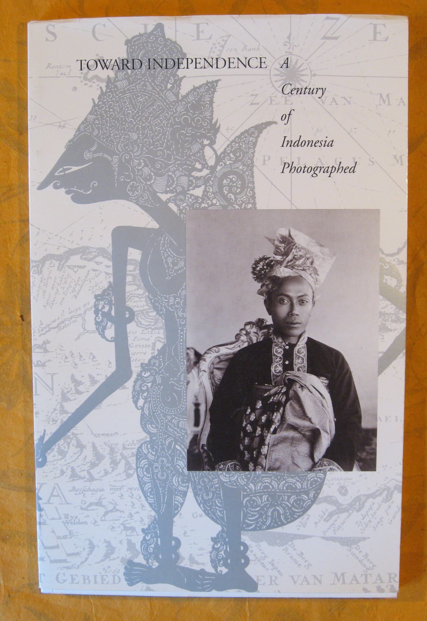 Image for Toward Independence: A Century of Indonesia Photographed