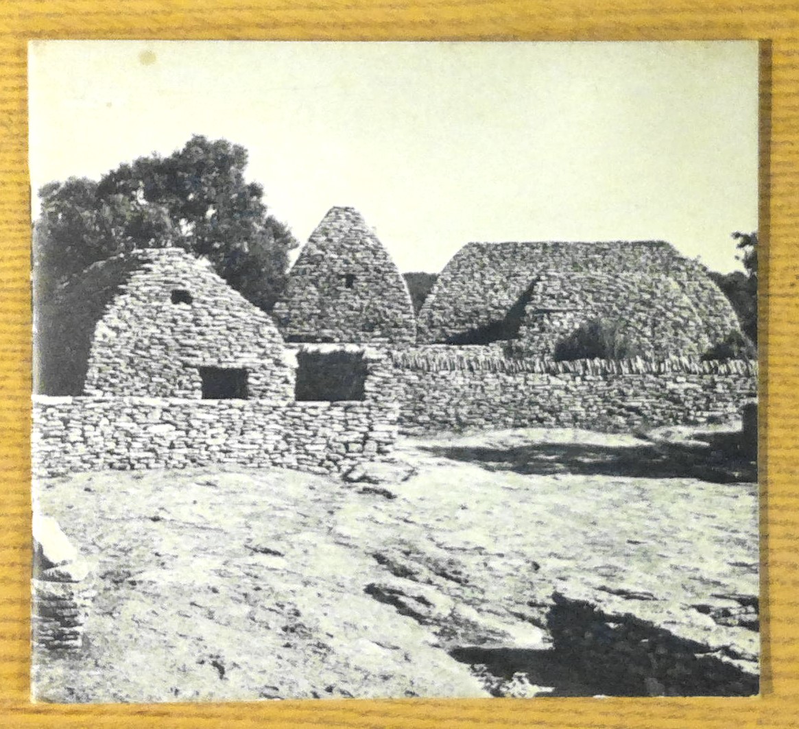 Image for Le village des bories a Gordes dans le Vaucluse / The Borie Village at Gordes, Vaucluse