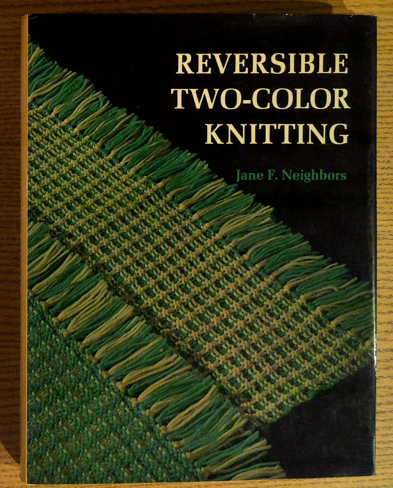 Reversible Two-color Knitting