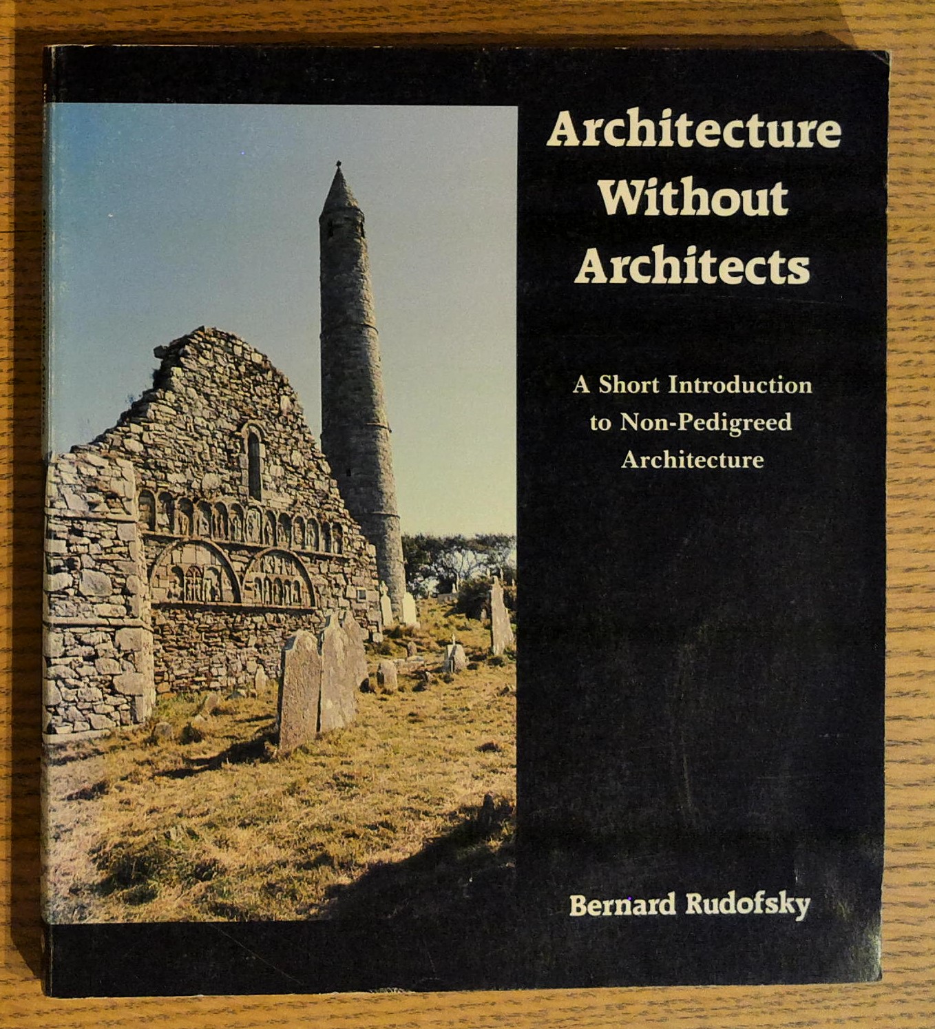 Architecture Without Architects: A Short Introduction to Non-Pedigreed Architecture