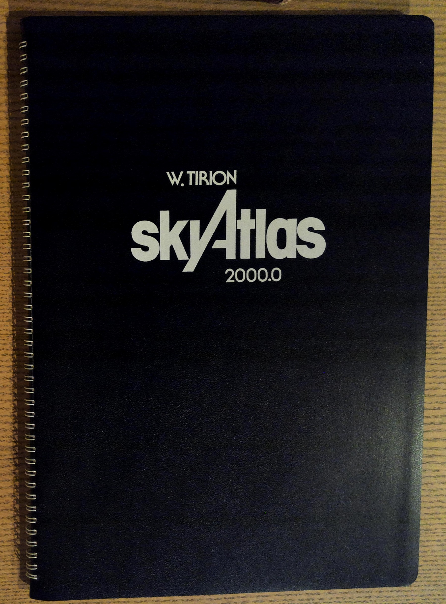 Sky Atlas 2000.0 Deluxe Edition: 26 Star Charts, Covering Both Hemispheres