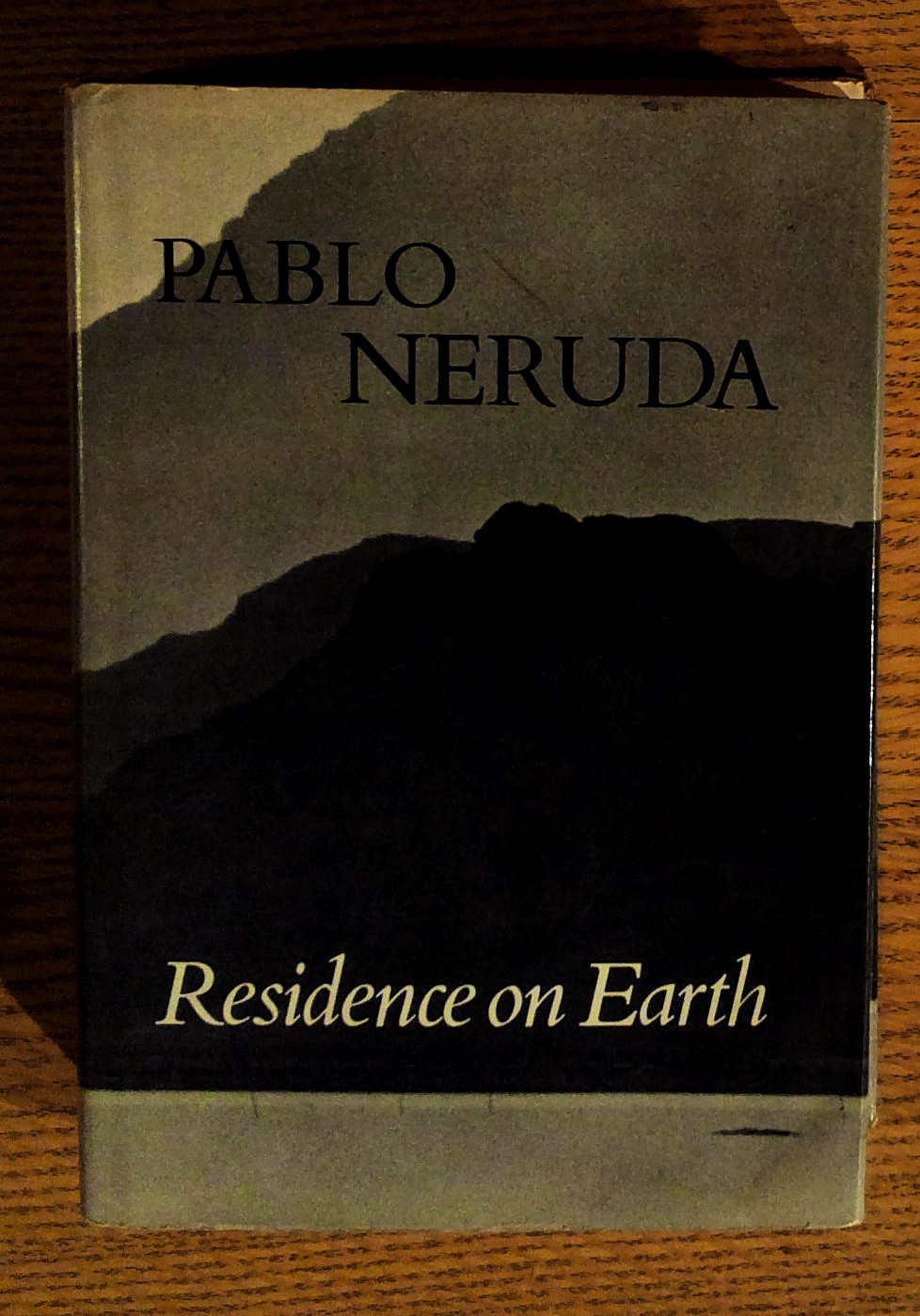 Residence on Earth / Residencia En La Tierra (English and Spanish Edition)