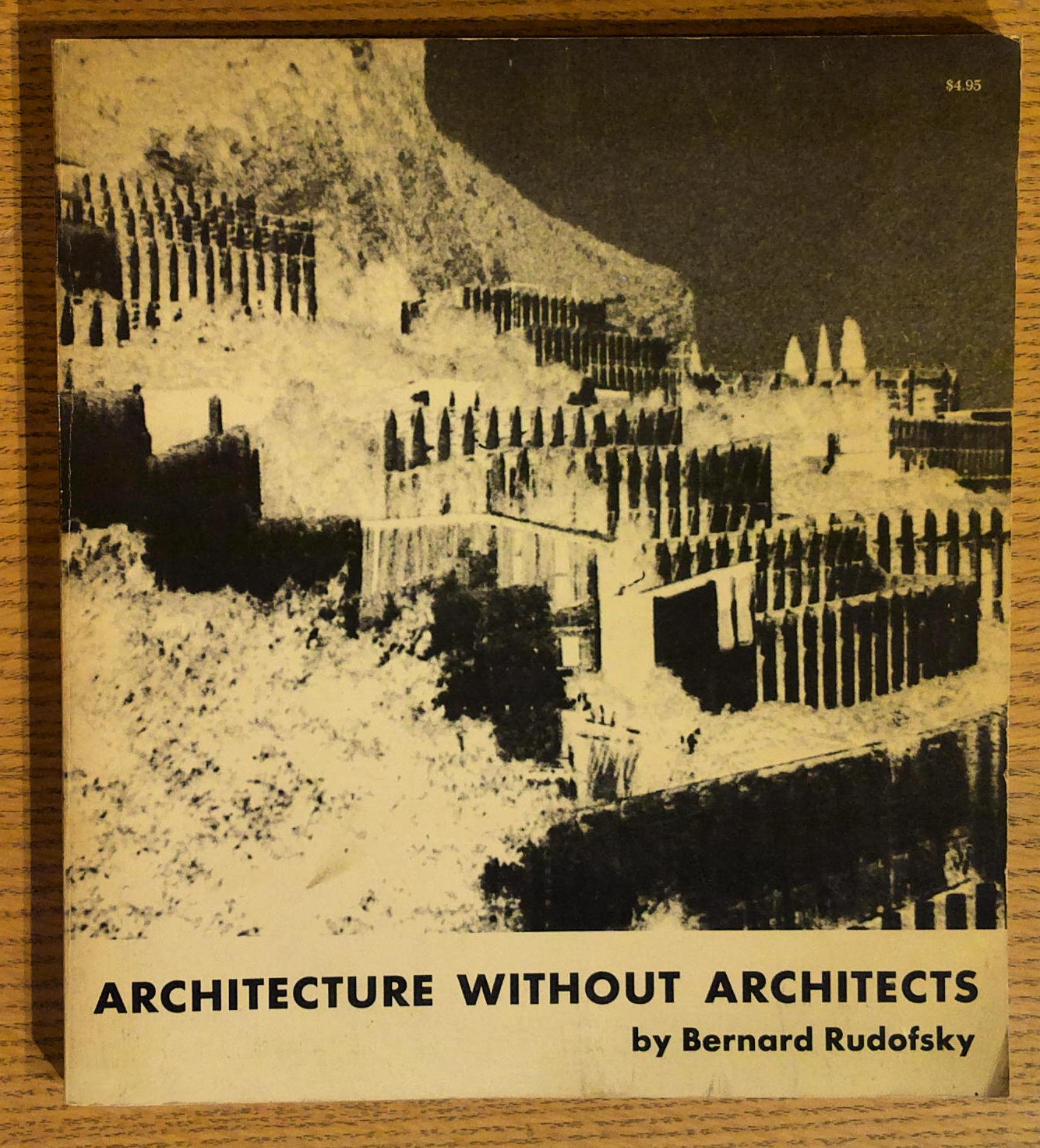Architecture Without Architects: A Short Introduction to Non-Pedigreed Architecture