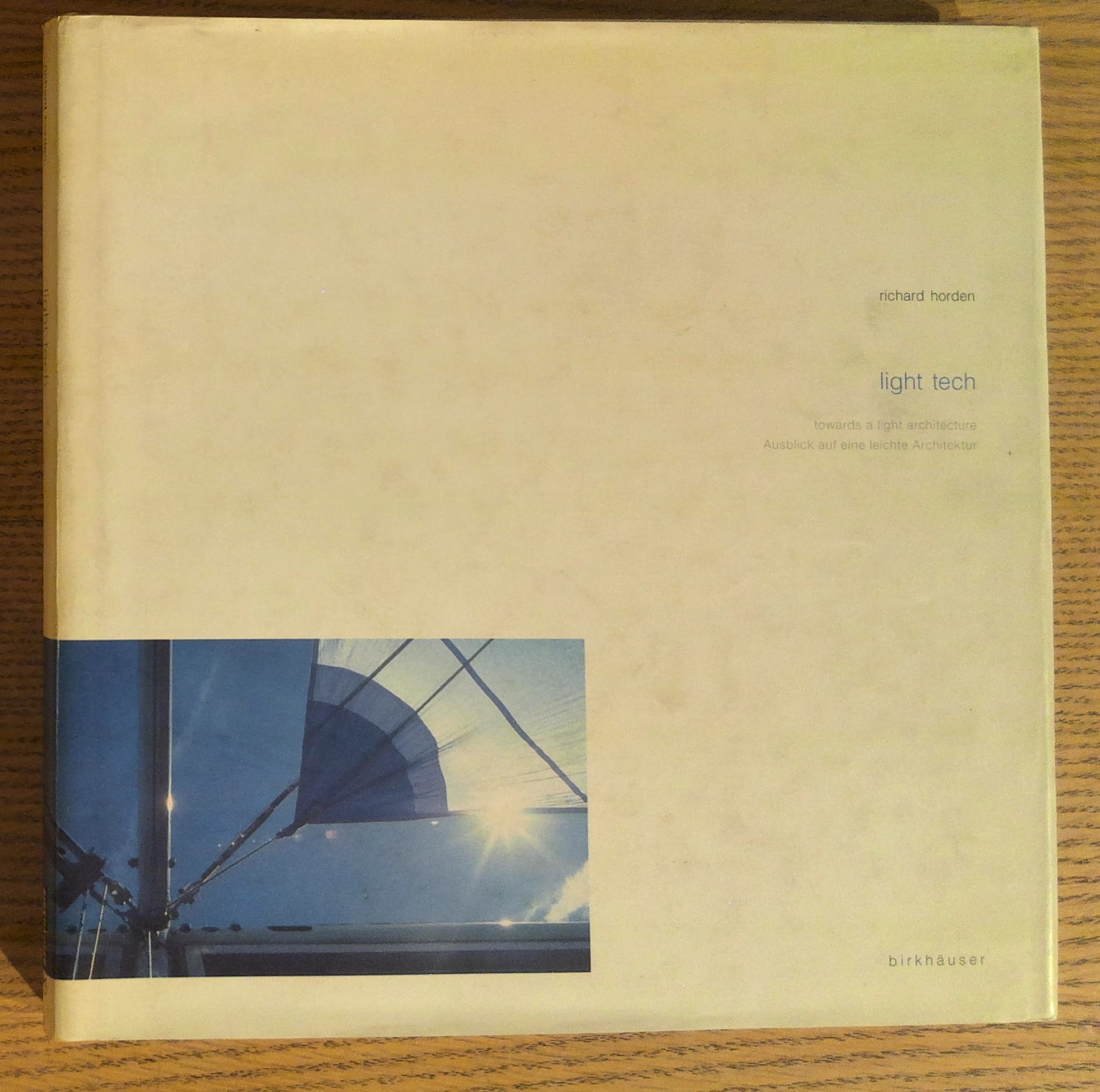 Light-Tech: Towards a Light Architecture Ausblick Auf Eine Leichte Architektur